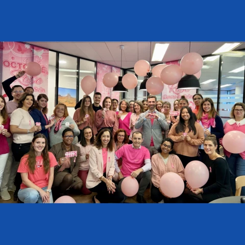 Yesterday morning, I had the pleasure of sharing a #OctobreRose breakfast with the #teams at EG Labo's headquarters, a simple but deeply symbolic moment.