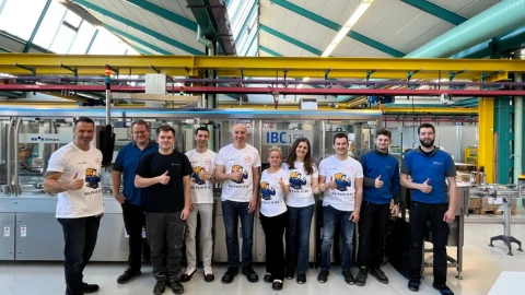Vom 20. bis 24. April waren Kollegen aus dem Packaging Center in Vršac im Uhlmann-Werk, wo sie aktiv am FAT-Prozess für eine neue, hochmoderne Flaschenlinie teilgenommen haben.